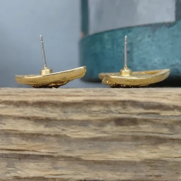 Vintage Gold Tone Avon Zodiac Post Earrings - Picture 4 of 4